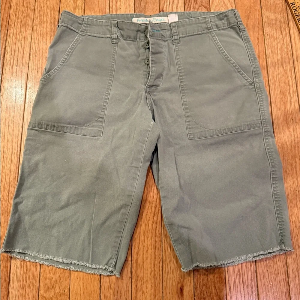 VTG American Eagle Outfitters Buttonfly Olive Cargo Shorts